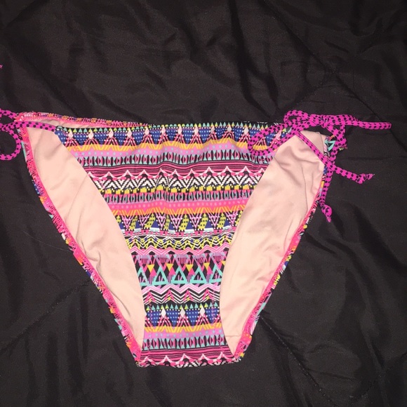 Victoria’s swimsuit top (with optional bottoms) - Picture 2 of 3